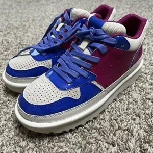 Brand New UGG Highland Sneakers Size 7 with Box